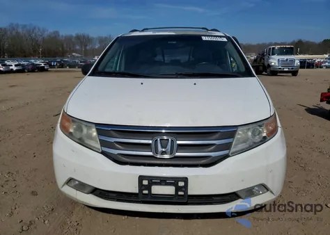 2011 Honda Odyssey Touring z USA, uszkodzony, nr VIN 5FNRL5H99BB038278